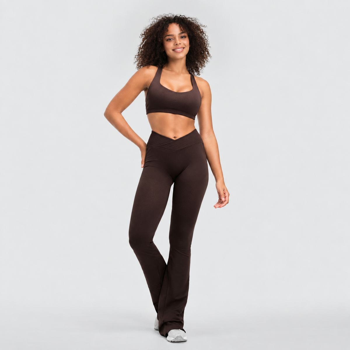 Ryvae — Legging évasé taille V en coloris Coffee, vue 1