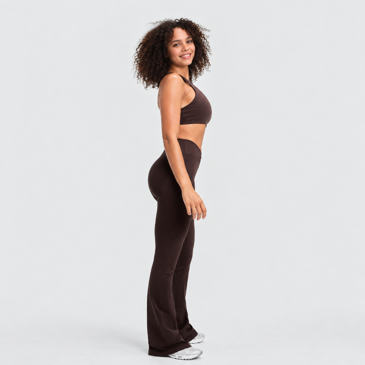 Ryvae — Legging évasé taille V en coloris Coffee, vue 7