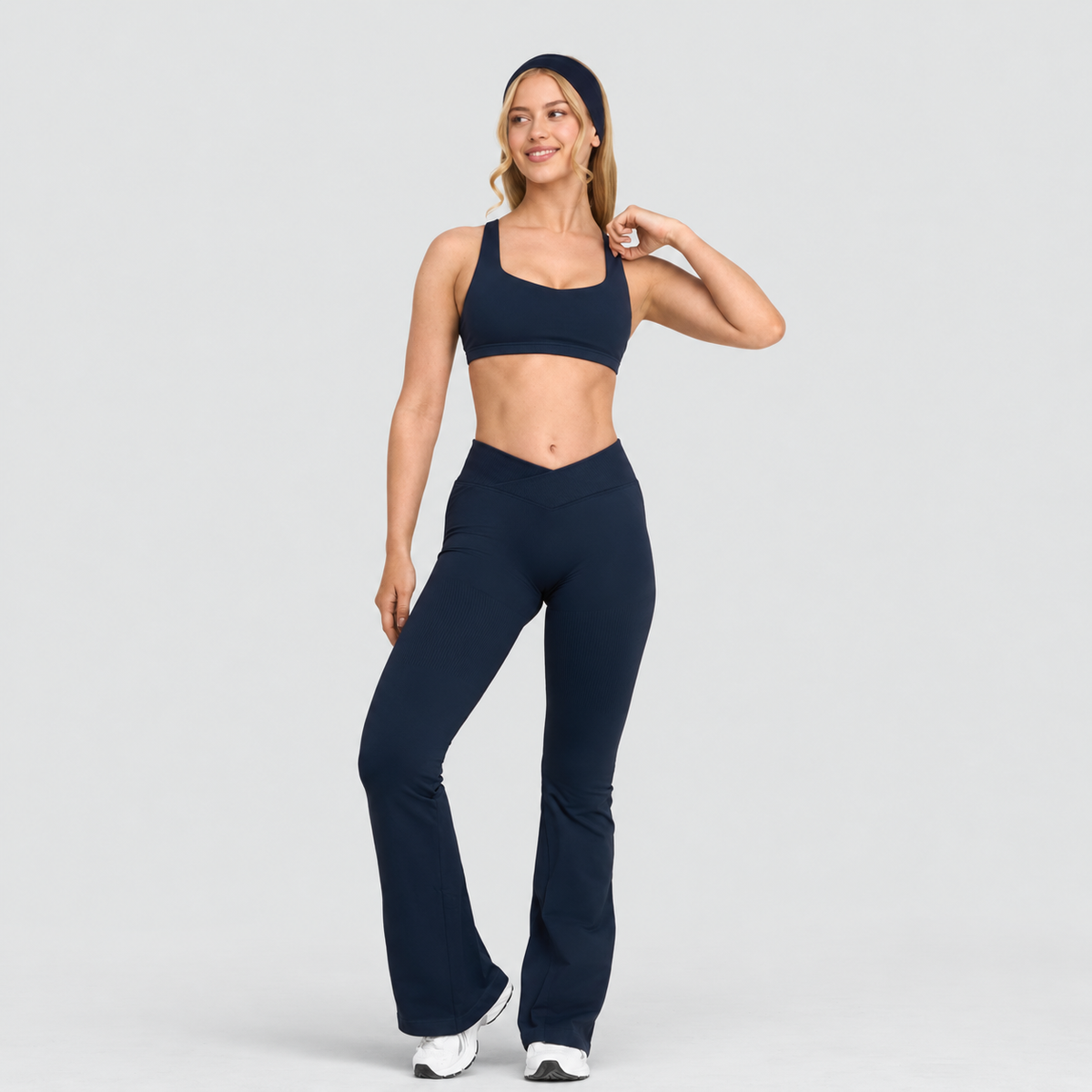 Ryvae — Legging évasé taille V en coloris Midnight Navy, vue 5